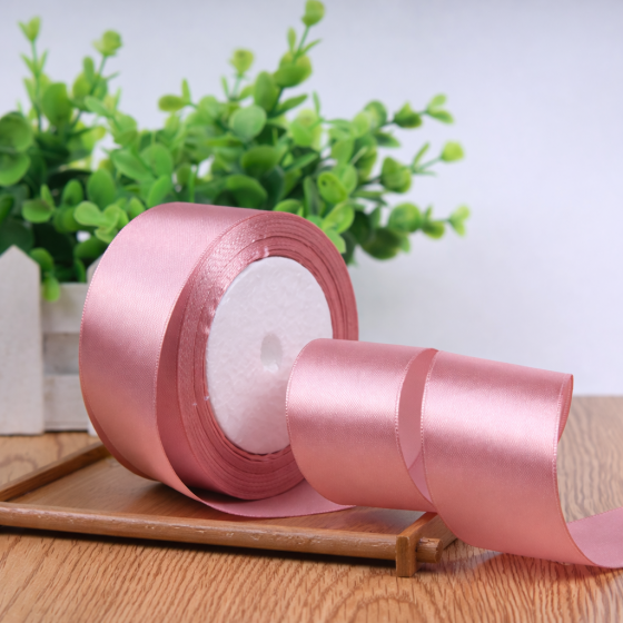 Satenska traka puderasto roza 25mm